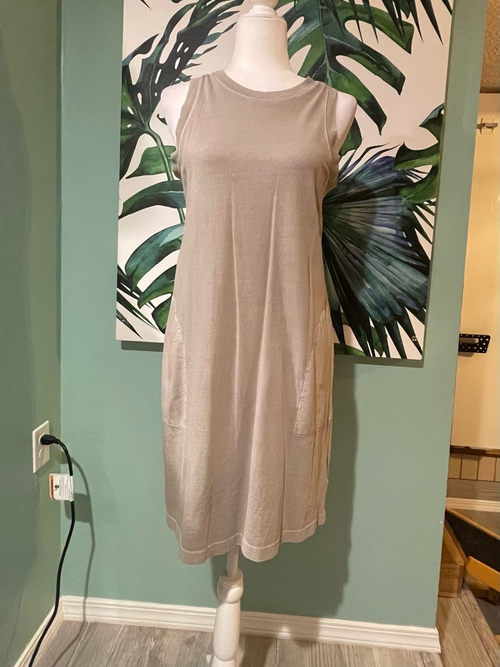 Old Navy Sleeveless Shift Dress in Light Taupe 100% Cotton